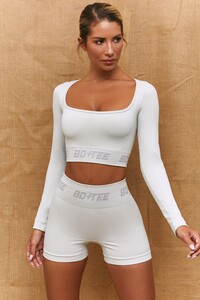 bt0313_bt0317_3_upright-grey-seamless-wide-neck-long-sleeve-crop-top-command-seamless-high-waisted-cycle-shorts.jpg