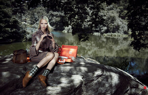 vogue-china-october-2013_sasha-luss_(2).thumb.jpeg.98e03c418fc733790ec18183416e2a1e.jpeg