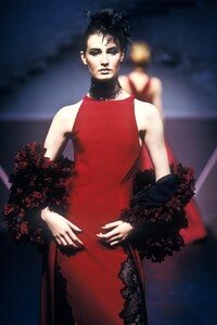 1012627323_Valentino1997HauteCouture42.thumb.jpg.fbb667c3bddf67c057dc2813d1ccd1d4.jpg