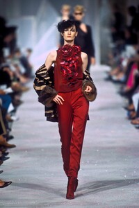 1798137469_EmanuelUngaro2000HauteCouture6.thumb.jpg.06a9d23d221071c80b956c04900275a5.jpg