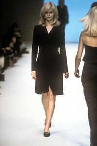 1918874689_Cerruti1996WomenRTW13.thumb.jpg.01eec37c5b42e972a6a3f8c57fcbcbeb.jpg