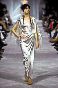 312975036_EmanuelUngaro2000HauteCouture68.thumb.jpg.d89ed6d5567647c2122f6ee21e492a43.jpg