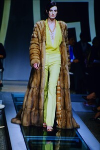 452944124_Atelier-Versace-Fall-2000(9).thumb.jpg.e6a0677dd9d6fc5a191b42bdd7ba5ebe.jpg