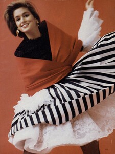 Couture_Maser_US_Vogue_October_1987_08.thumb.jpg.6cbc9af5162165af931b2b6f5f895b72.jpg