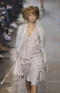 DriesVanNoten-SS2004-Audrey-Lindvall-03.jpg