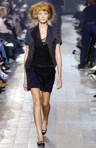 DriesVanNoten-SS2004-Audrey-Lindvall-04.jpg