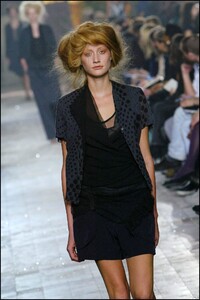 DriesVanNoten-SS2004-Audrey-Lindvall-07.jpg