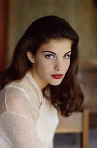 LivTyler24565455674678997657.thumb.jpg.e8dee3231de3fee995fddd2a5f21f99c.jpg