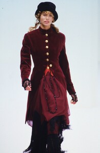 410467370_DOLCE-GABBANA-FALL-1993(15).thumb.jpg.5745aa5ffef5b5d2b77737b55d1019ae.jpg