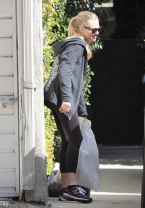 Amanda Seyfried Moving I think . (6).jpg