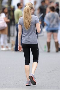 amanda-seyfried-in-leggings-nyc-june-2015_1.jpg