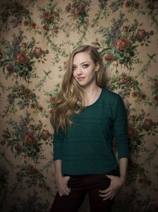 amanda-seyfried-photoshoot-lovelace-portraits-by-victoria-will-january-2013-_5.jpg