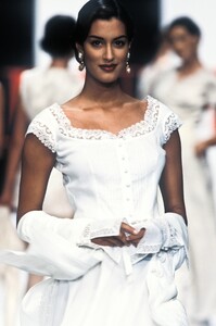 1185146393_Valentino1994WomenRTW96.thumb.jpg.f1313b2984e09687b08d037d1c49297b.jpg