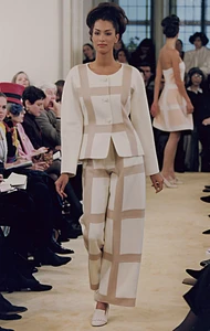 1271273368_PradaRTW-FallWinter1992(1).thumb.webp.f990301a046a4e37e2017540d41c15c1.webp