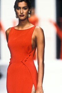 1437628813_Valentino1994WomenRTW61.thumb.jpg.4e28c50b2fb3a655b2ded438e6ef1559.jpg