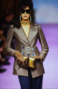 1457383234_Christian-Lacroix-Couture-Spring1993-Yasmeen-Ghauri(1).thumb.jpg.687ab27b36084e22e94ce06181e39f19.jpg