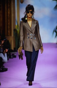 1594860775_Christian-Lacroix-Couture-Spring1993-Yasmeen-Ghauri(4).thumb.jpg.2d51d1681590a7160c38e9dcd34628e2.jpg