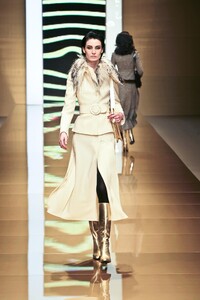 1832247778_Valentino2002WomenRTW17.thumb.jpg.9dffe55278f4e7797d859946221a58b8.jpg