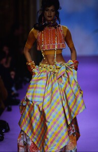 2065555642_Christian-Lacroix-Couture-Spring1993-Yasmeen-Ghauri(20).thumb.jpg.b95869893ea51830d787fc1e6914220a.jpg