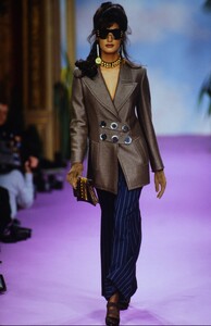 Le top model Yasmeen Ghauri dans le défilé Christian Dior en
