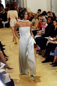 921577451_PradaRTW-SpringSummer1992(2).thumb.jpg.02b75be1e8ced1b058d366db734aa900.jpg