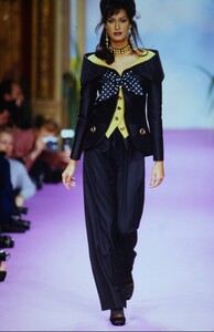 942125084_Christian-Lacroix-Couture-Spring1993-Yasmeen-Ghauri(11).thumb.jpg.ad84fe1084da7462e8758b4a3a9c474e.jpg