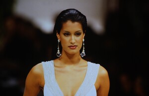 955189131_yasmeen-valentino-hc-ss-93(15).thumb.jpg.fc8f1f47125b507f52324e4f5e7fedca.jpg