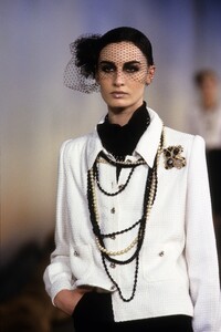 009-chanel-spring-2001-couture-details-CN10010891-erin-oconnor.jpg