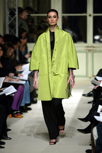 1029170186_RalphRucci2004HauteCouture123.thumb.jpg.d8f5bed4921c4a6a1f04f77c88ca8908.jpg