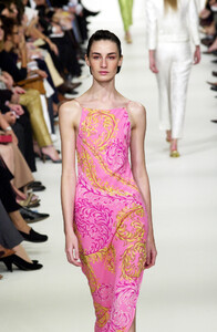 1453965700_EmilioPucci2001WomenRTW88.thumb.jpg.5ee29bcce1178c02e21a4646c2677ae6.jpg