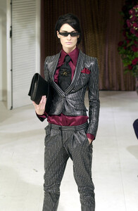 1550474471_DolceGabbana2001WomenRTW119.thumb.jpg.163dc7fbb21d95525b007299f1b6d116.jpg