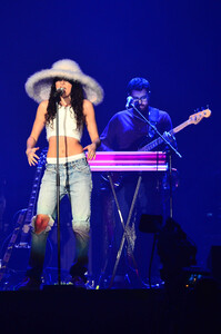 Eliza+Doolittle+Gary+Barlow+Performs+Odyssey+vZzcW2kk5FHx.jpg