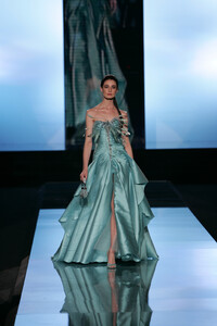 988359476_ElieSaab2005HauteCouture105.thumb.jpg.2c210df4683894eb7002af77279edbef.jpg