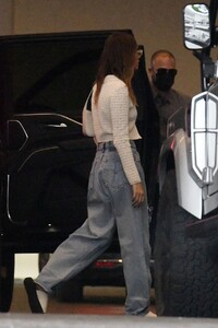 kendall-jenner-and-hailey-bieber-night-out-in-miami-11-10-2021-4.jpg