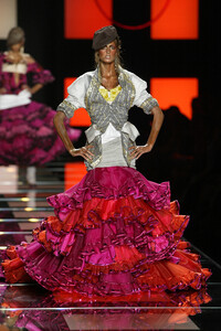 29757727_ChristianDior2003HauteCouture14.thumb.jpg.b862343a4d24985360724e4bd1b5acf7.jpg