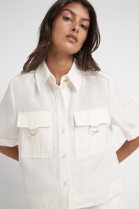 S27-21RE1378_Arnaz_Cropped_Linen_Logo_Shirt_Ivory-21877-Aje-0367_detailshot.jpeg