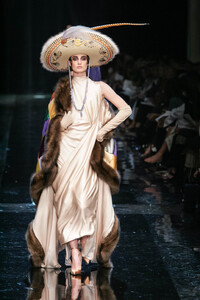 1961089710_JeanPaulGaultier2004HauteCouture256.thumb.jpg.00cf73797abdf280ba11a7165d63ce76.jpg