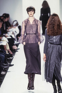 1997468850_MarcJacobsFall19994.thumb.jpg.04620329b3c28fcba4303b01b3b654ab.jpg