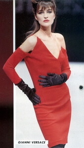 bb_ClaireAtkinson_1988_03_VERSACE_FW88_COLLEZIONI_7_010.thumb.jpg.c46975e2eb554851c1b4fdbfe18e749f.jpg