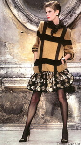 bb_ID_1982_08_VALENTINO_RTW_FW82_VOGUE_IT_phRicoPuhlmann_muTyen_060.thumb.jpg.fc11534362a054a3d4bc0c0de31e10f8.jpg