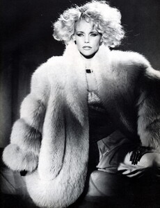 bb_ID_1982_09_CHIAVARRELLI_FURS_HC_FW82_VOGUE_IT_AlbertaTiburzi_030.thumb.jpg.2312d421e7e18bff81207660eeaf7bbe.jpg