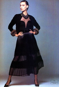 bb_ID_1988_09_VALENTINO_HC_VOGUE_IT_010.thumb.jpg.026ff09c4e39285a4e897dcc8eb2f3bc.jpg