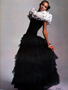 bb_Iman_1980_09_VALENTINO_HC_FW80_VOGUE_IT_StanMalinowski_030.thumb.jpg.516482acd9527838f981fac83ca5bee7.jpg