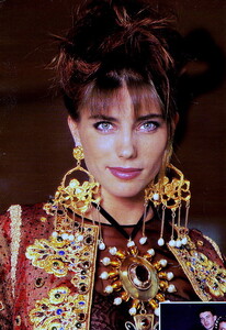 bb_JenniferFlavin_1990_07_LACROIX_HC_FW90_HOLA_010.thumb.jpg.c37a032dab4c98e4dcf683e297dee57b.jpg