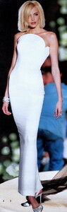 bb_NadjaAuermann_1995_07_VERSACE_HC_FW95_018c.thumb.jpg.0294696beb7906ee7db3f63f08bee308.jpg