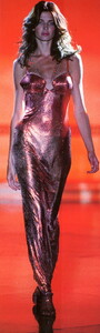 bb_StephanieSeymour_1994_07_VERSACE_HC_FW94_BOOK_MODA_010.thumb.jpg.d279e222b62fc7aca342a7d474ff860e.jpg