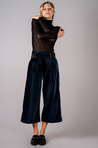 pantalon-eva-velours-bleu-marine-1.jpg