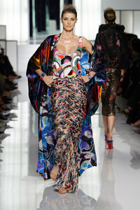 1144922041_EmanuelUngaro2003HauteCouture210.thumb.jpg.eb7ac67f14dfc4498fe565e2b6fecbb4.jpg