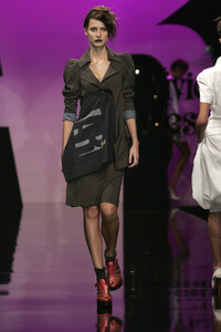 142269179_VivienneWestwood2006WomenRTW128.thumb.jpg.4e65c32951e75de9ecdd1896fa98722f.jpg