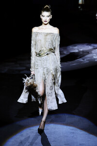 1502115127_Valentino2002HauteCouture57.thumb.jpg.d0192b9566d8e71d0a5ec8af861e100f.jpg